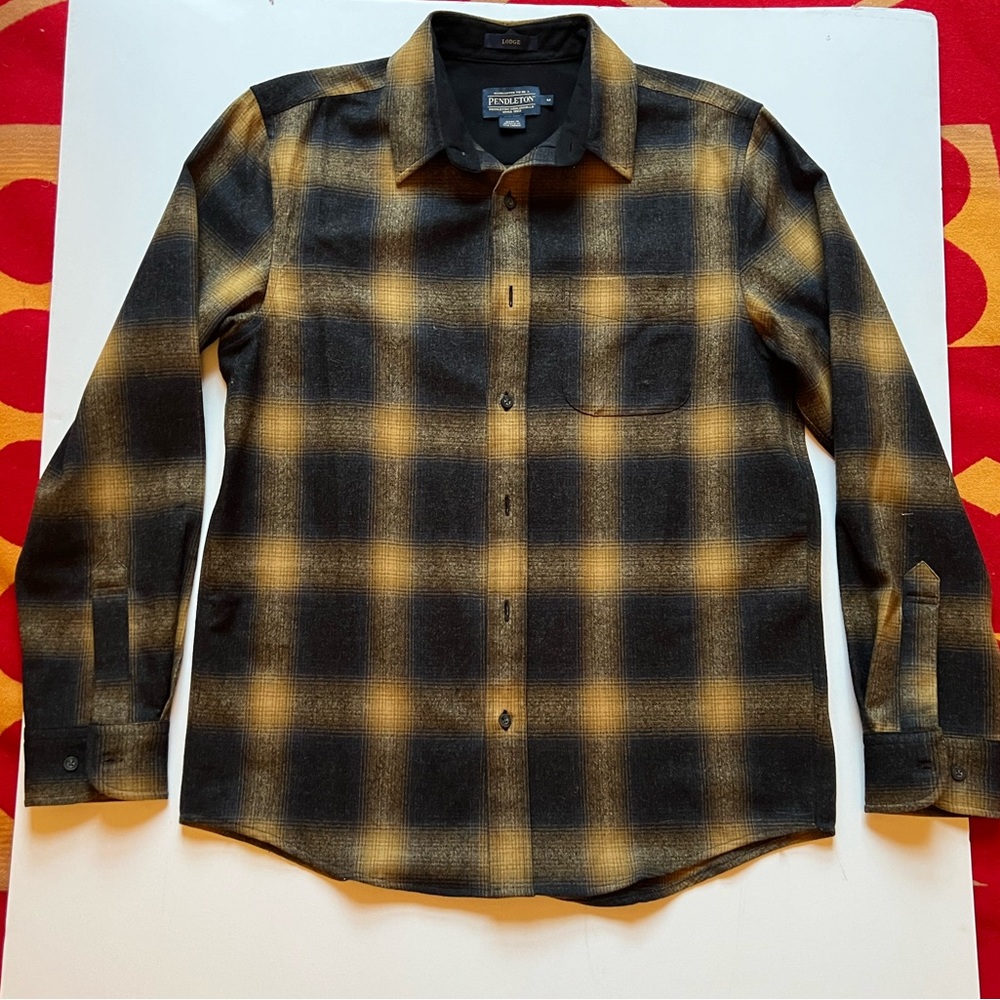 Men’s PENDLETON Wool Shirt - Like New - Size Medium